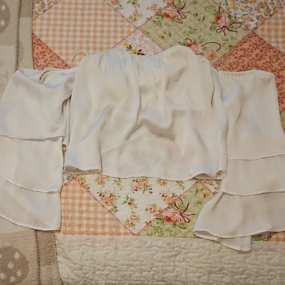 4sienna White Off-Shoulder Satin Top